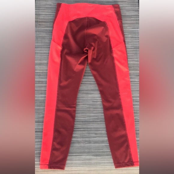 ⭐️Athleta Ultimate Stash Pocket Colorblock Laser Cut 7/8 Tight Legging Sz Small - Picture 4 of 9